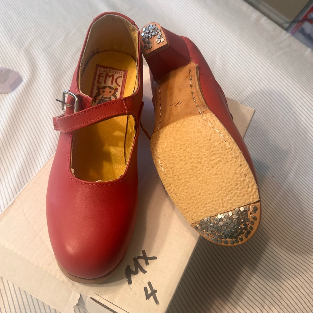 Gorgeous Women Folklorico Shoes! Priced to sell! 💃💃💃💃💃💃💃